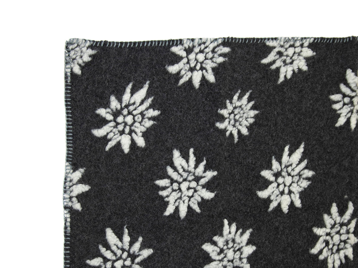 Coperta in lana cotta Daunex disegno edelweiss - Home Loves