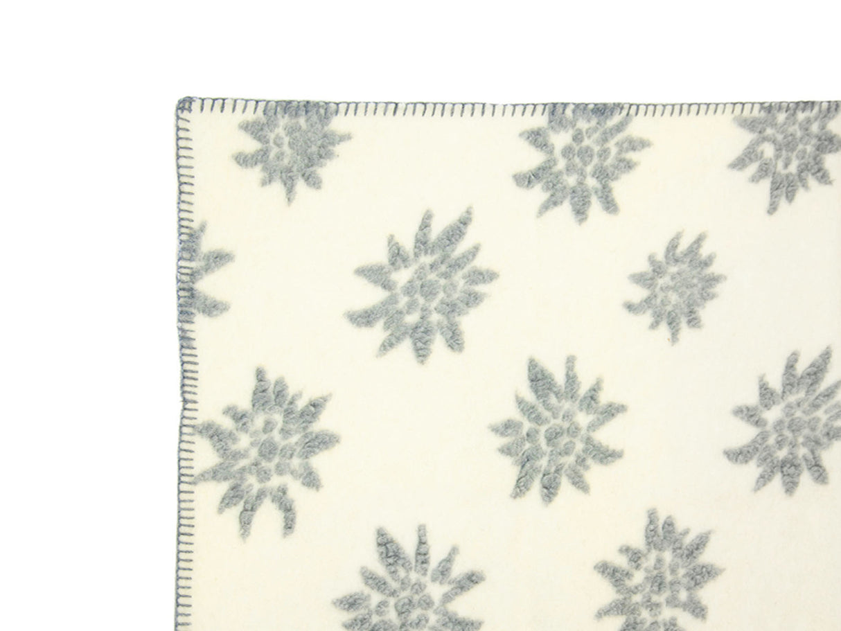 Coperta in lana cotta Daunex disegno edelweiss - Home Loves